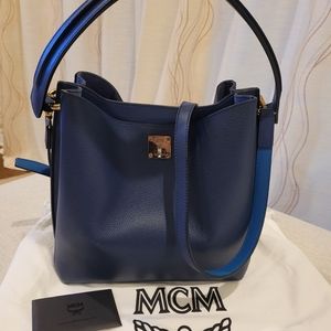 MCM MILLA HOBO MEDIUM NAVY